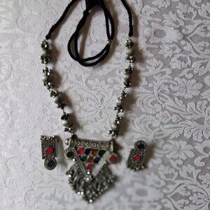 BOHEMIAN NECKLACE AND MATCHING EARRINGS